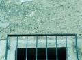 Gitterst�be vor dem Fenster