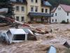 Auto im Hochwasser Auto im Hochwasser