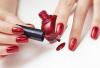 Nagellack auftragen