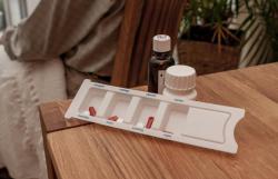 Medikamentenbox nach Tageszeit getrennt  - Bernd Kasper  / <a href="http://www.pixelio.de/index.php" target="_blank" rel="nofollow">pixelio.de</a>