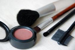 Alles was man zum schminken braucht auf einem Blick.  - Verena Münch  / <a href="http://www.pixelio.de/index.php" target="_blank" rel="nofollow">pixelio.de</a>